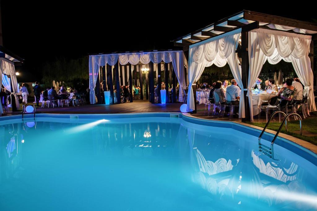 Hotel Magic Gt Trivale Piteşti Dış mekan fotoğraf
