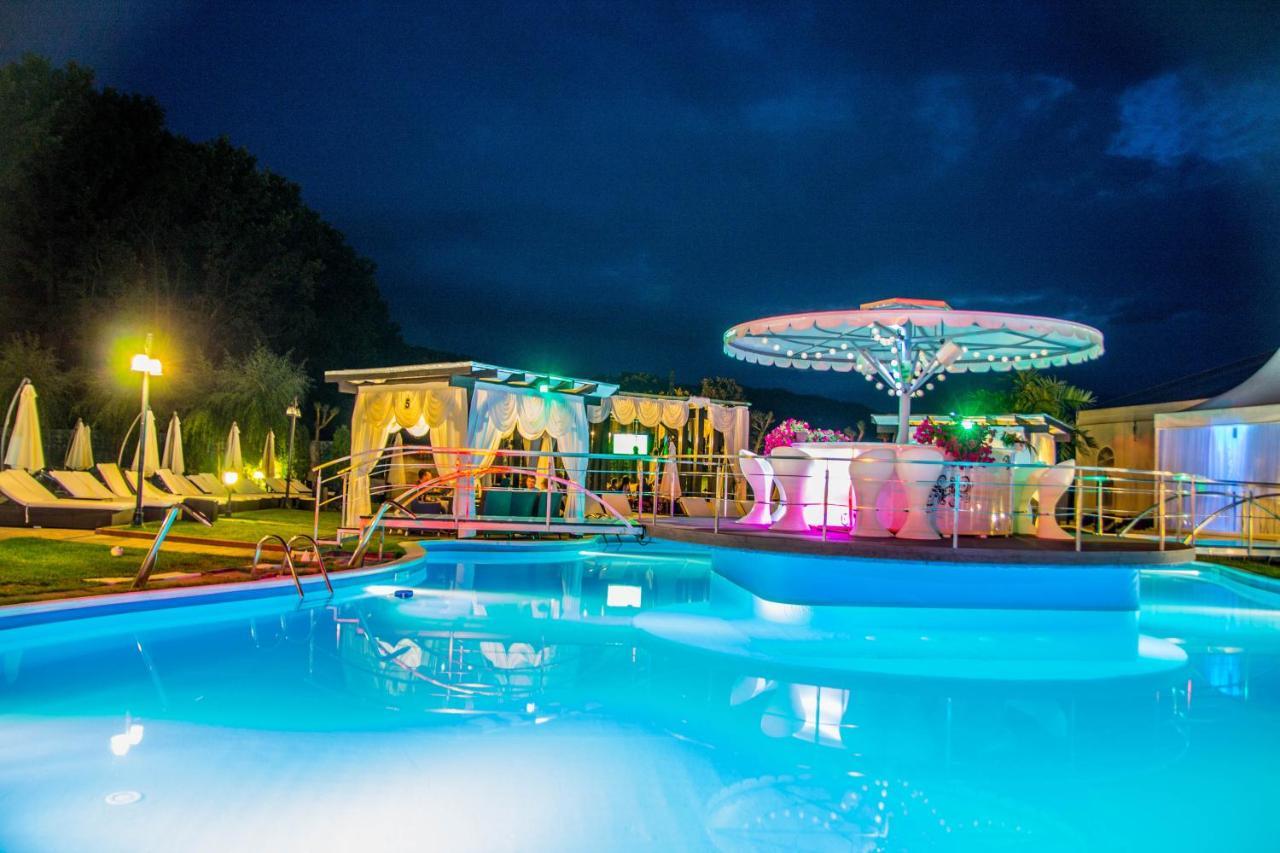 Hotel Magic Gt Trivale Piteşti Dış mekan fotoğraf